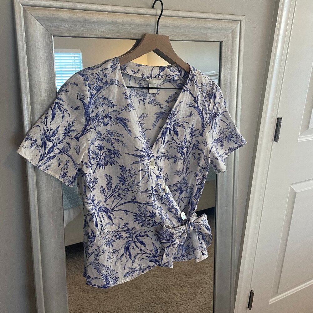 H&M Women's Blue White Floral Linen V Neck Wrap Over Short Sleeve Blouse Top